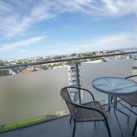 Apartman Centroom Piest'any Luaran gambar